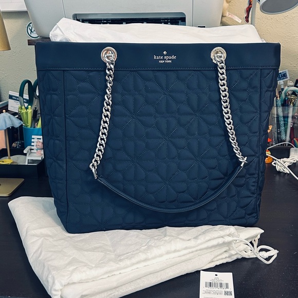 ♠️NWT Kate Spade Flower Quilted Fabric Navy Tote Bag!♠️ - Picture 6 of 9